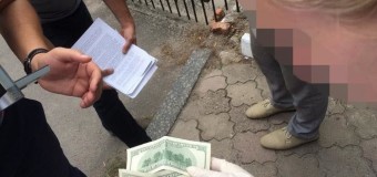 З′явились фото й відео з місця затримання луцького слідчого на хабарі