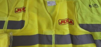 Поляки подарували луцьким патрульним світловідбиваючі жилетки