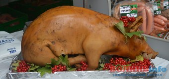 Сало, глінтвейн та безкоштовний сир: лучани смакують на фестивалі національної кухні. ФОТО