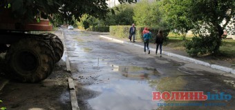 У Луцьку на проспекті Соборності лишились без води