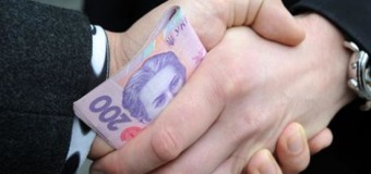 На Волині затримали групу корупціонерів за одержання понад 100 тисяч гривень хабарів