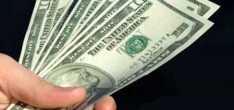 Волинського митника затримали на хабарі у 900 доларів