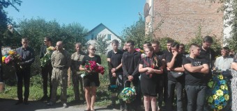 Луцьк попрощався із загиблим добровольцем
