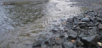 У Луцьку постійно підтоплює вулицю
