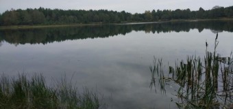 У волинському озері знайшли труп чоловіка з ознаками насильницької смерті. ФОТО 18+