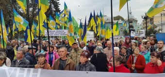 Під Верховною Радою протестують аграрії