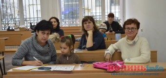 З перших вуст: у Луцьку переселенці розповіли про зраду, гречку та небажання жити в селі