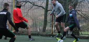 Нардепи Ігор Гузь та Володимир Парасюк зійшлися у футбольному поєдинку. ФОТО. ВІДЕО