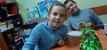Луцькі діти навчились виготовляти новорічні ялинки власноруч