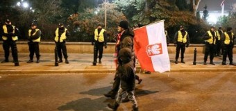 До Варшави з усієї країни стягують поліцію