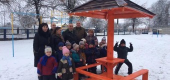 У двох рожищенських дитсадках лісівники облаштували дитячі майданчики