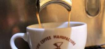 Луцькі радикали проти, щоб діти пили каву в школі