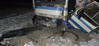 На Волині рейсовий автобус врізався в електроопору, водій загинув