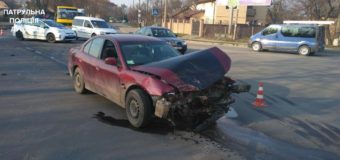 У Луцьку на проблемному перехресті не розминулися два легковики