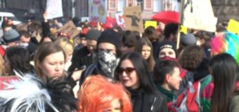 У Києві учасників акції проти насильства намагались облити зеленкою