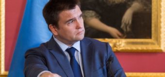 Міністр закордонних справ обурений через напад на Генконсульство Польщі в Луцьку