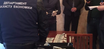 На Волині голову РДА викрили на хабарі у дві тисячі доларів