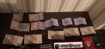 Двох волинських митників викрили на хабарі