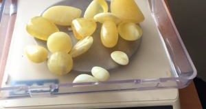 Волинські прикордонники виявили в іномарці більше 3 кілограмів бурштину. ФОТО. ВІДЕО