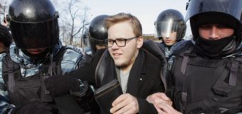 У Росії і далі затримують, допитують та судять учасників акції протесту проти корупції