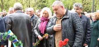Лучани поклали квіти до пам’ятного знака “Жертвам Чорнобиля”. ФОТО