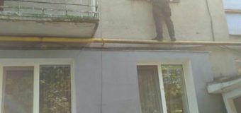 У Луцьку патрульний заліз через вікно, щоб допомогти паралізованому