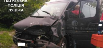 У Луцьку зіткнулись два автомобілі, є потерпілі