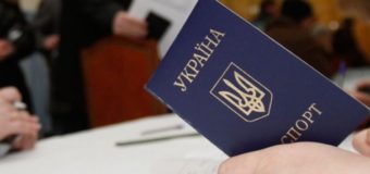 Скількох людей Порошенко позбавив громадянства