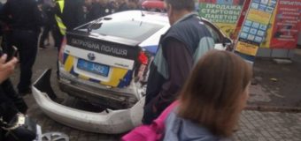 В Одесі патрульні протаранили автомобіль та влетіли в магазин. ФОТО