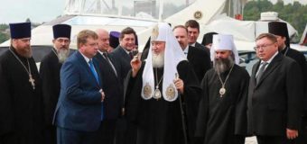 Глава РПЦ патріарх Кирил здивував своїм численним кортежем. ВІДЕО