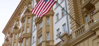 Скорочення штату дипломатів США може вплинути на видачу віз росіянам