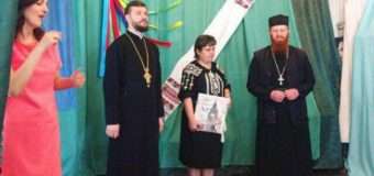 Волинські священики передали нечуючим громадянам фінансову допомогу. ФОТО