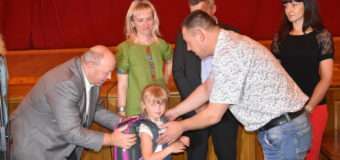 Дітям учасників АТО в Луцьку вручили порфелі та шкільне приладдя. ФОТО