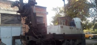 Луцькі муніципали продовжують демонтаж незаконних споруд. ФОТО