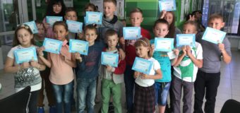 Луцькі школярі почали навчальний рік у “ПриватБанку”. ФОТО