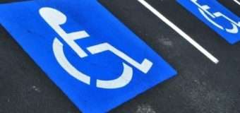 У Луцьку вже штрафують за паркування на місцях для осіб з інвалідністю