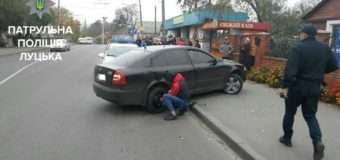 У Луцьку водій не впорався з керуванням і вискочив на пішохідну зону