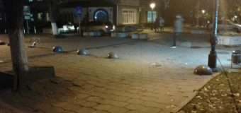 У Луцьку на пішохідній вулиці невідомі знищили обмежувач руху. ФОТО