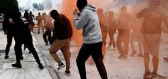 Сутички в Афінах: поліція застосувала сльозогінний газ проти школярів й анархістів