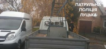 Луцькі патрульні розшукали водія, який вдарив іншу автівку і втік