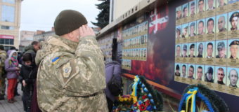 У Луцьку вшанували світлу пам’ять Героїв, які “тримають небо над Україною”. ФОТО