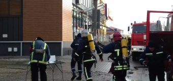 На Волині рятувальники “гасили” пожежу в торгово-розважальному центрі