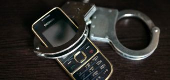 Зловмисник викрав мобільний телефон волинянина з прилавку магазину