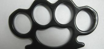 Поліцейські вилучили у лучанина кастет