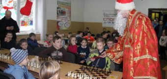 У Луцьку на спортивне свято до дітей завітав Святий Миколай. ФОТО