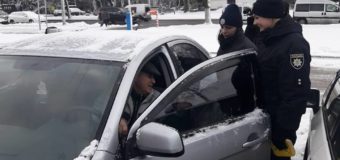 У Луцьку зразкові водії отримали наліпки від патрульних. ФОТО