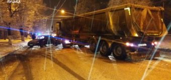 У Луцьку в ДТП зіткнулись легковик і вантажівка.ФОТО