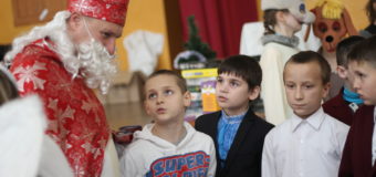 У Луцьку завдяки забігу святих Миколаїв дітлахи отримали подарунки. ФОТО