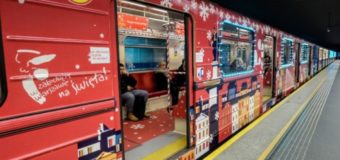 У метро Варшави запустили різдвяний потяг