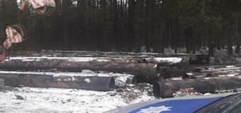 Великі металеві труби викопували неподалік траси на Волині і вивозили в невідомому напрямку